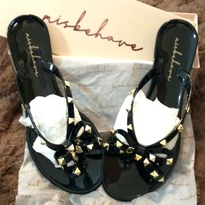 Misbehave sz 8 black jello. & gold embellished bow sandals